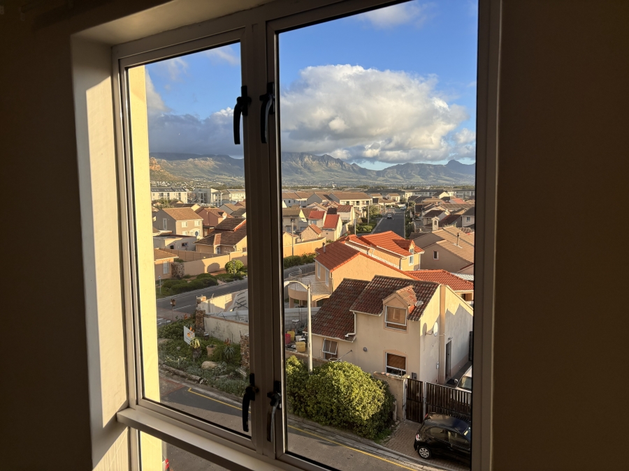 2 Bedroom Property for Sale in Muizenberg Western Cape